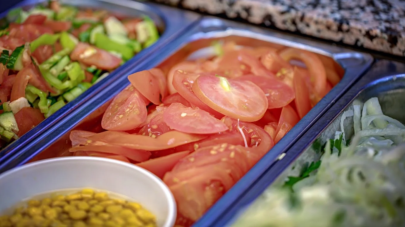 Frische Tomaten in der Theke